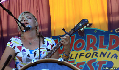 Greta Bondesson of Baskery, Spotlite Stage