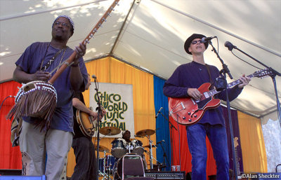 Mamdou Sidibe (center), Markus James (right)