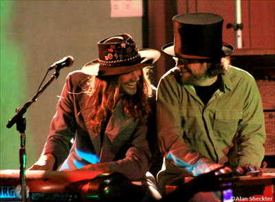 Twin keyboardists from Truth & Salvage Co.