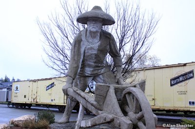22-foot statue at Auburn's old train station honoring late-19th-century Asian laborers