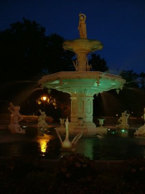 to see this fountain lit up at night!