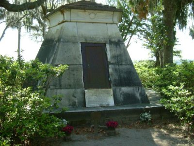 Bunker style mausoleum
