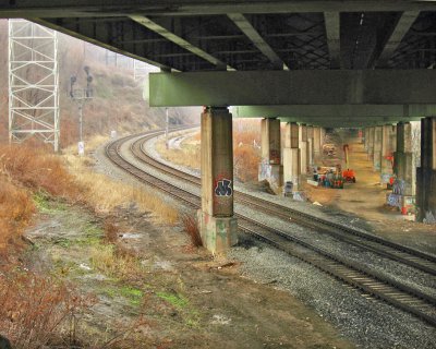The Reading RR runs under I76, the Schuylkill Expressway