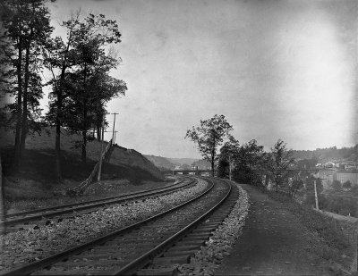 As it nears the Schuylkill, the trail curves. Photo dated 1887-10-2