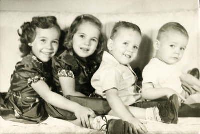 Susan Grace, Betty Ann, Wayne M and Charles T Chambers.jpg