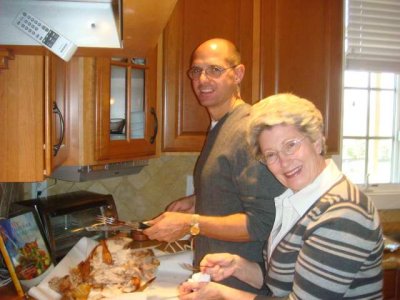 carving the thanksgiving turkey
