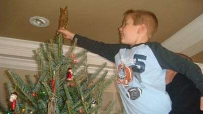 joey gets to put the star on the tree