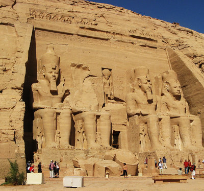 All four statues are of Ramses II 3572
