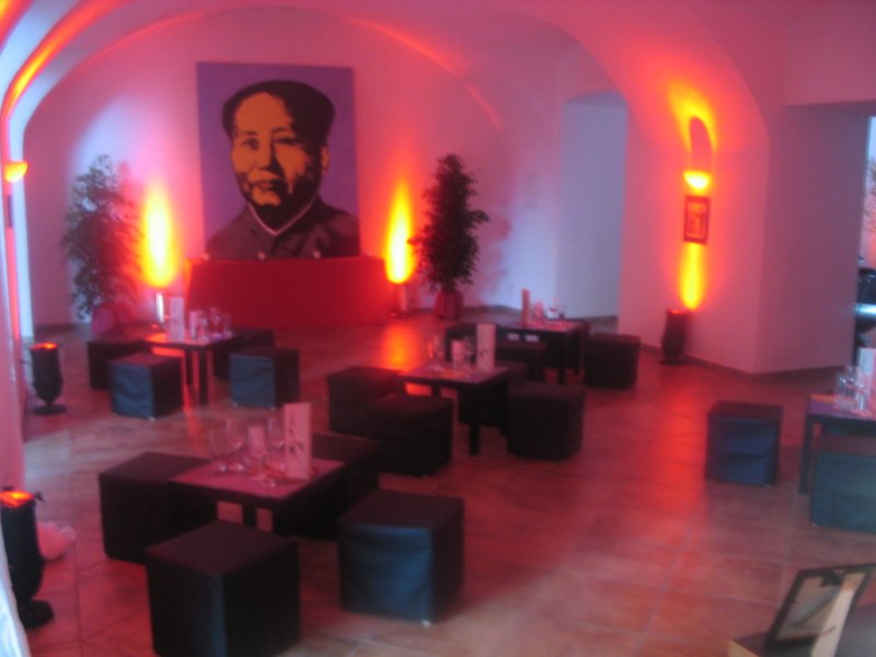 Mao bar side view