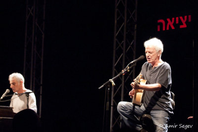 Yetzia (Exit) - Shalom Hanoch & Moshe Levy