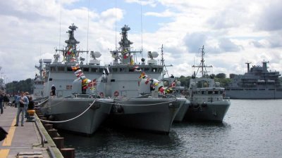 Royal Danish Navy : P554, P552 and 2 MSF's