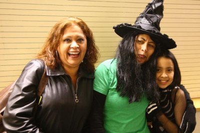 OLG_Youth_HalloweenCarnival_29Oct2010_ 057b.JPG