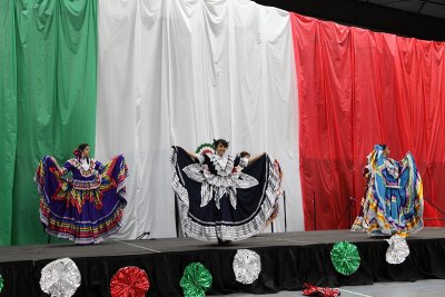 Mexican_Independence_Celebration_202anos_15Sep2012_0193 [800x533].JPG