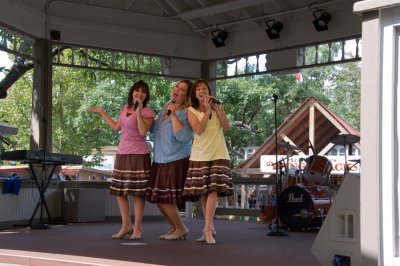 GospelSingersGazebo2.jpg