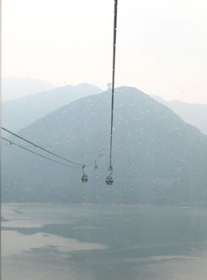 Cable_car_over_water.jpg