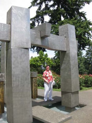 Patti at a sculpture