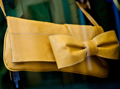 Yellow -  Bu 4: expensive little purse