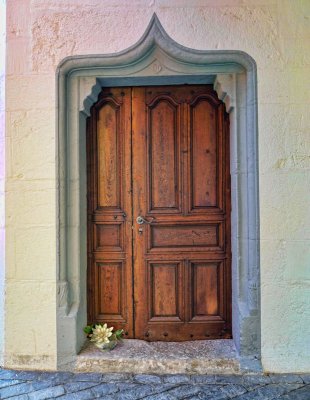 Knock,knock.Is the Lady of the Castle at home?