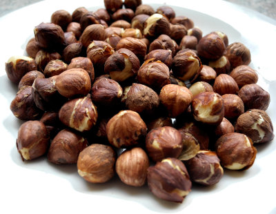 The roasted hazlenuts for the next salad