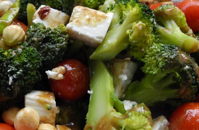 The broccoli,tomato,feta cheese and roasted hazelnut salad