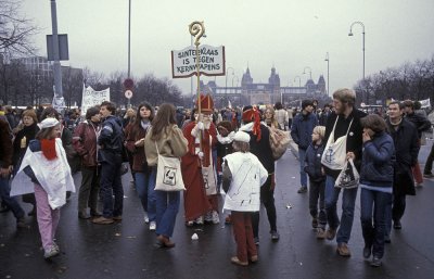 1981M-Vredesdemo Amsterdam Museumplein.jpg