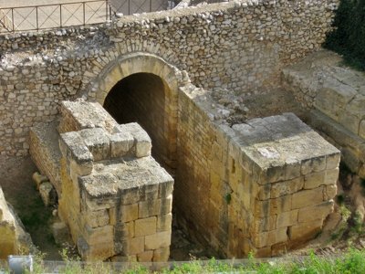 Amfiteatre Romà. Porta d´accés a l´Arena
