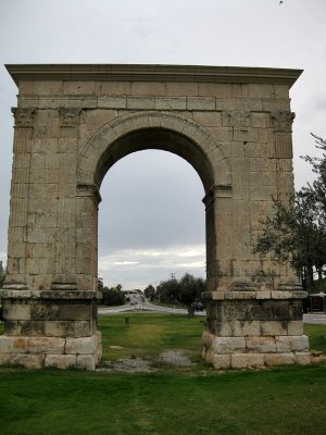 Arc de Ber a la antiga Via Augusta