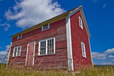 Old red barn house / Vieille maison de ferme rouge