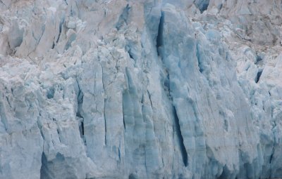 Close up of Hubbard Glacier / Gros plan du glacier Hubbard