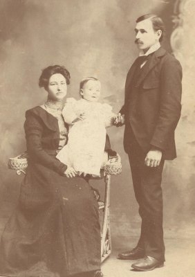 BrunsonEdwardGailBessie1899.jpg