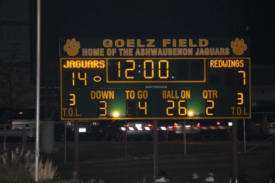 070.jpg  1st Quarter:  Jags 14  Red Wings 7