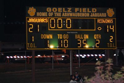 090.jpg   2nd Quarter:  Jags 21  Red Wings 14