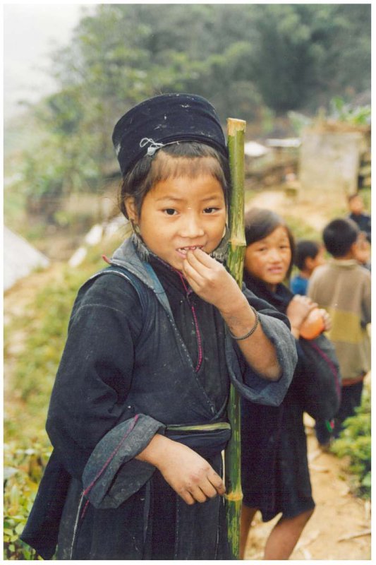 Black Hmong girl, around Sapa