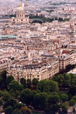 toits de Paris et dôme des Invalides