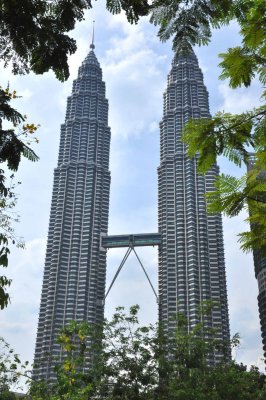 2828 Petronas Twin Towers