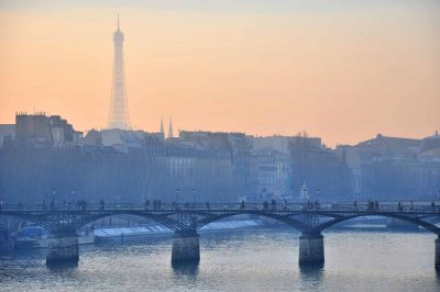 0995 Winter in Paris. Pont des Arts