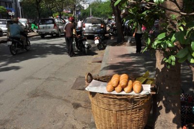 Fresh bread on Ham Nghi street - 3237