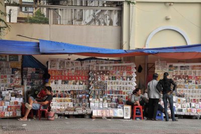 Envelopes and cards seller on Nguyen Du street - 3340