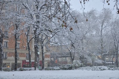 Snow in Paris, place Cambronne  - 3979