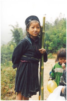 Black Hmong girl, around Sapa