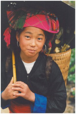 Red Hmong girl , Tam Duong market
