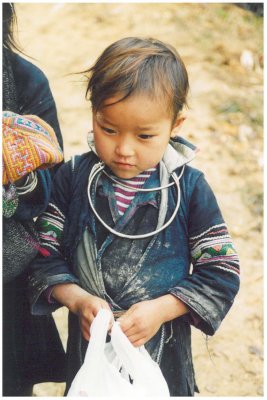 Black Hmong kid around Sapa