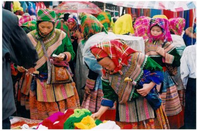 Hmong Flower girls, Bac Ha market