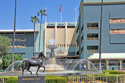 View of Breeders' Cup Statue