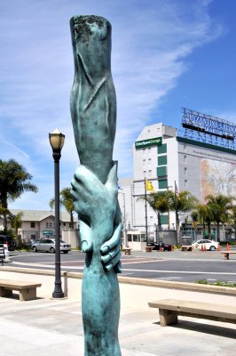 Statue of Two Hands United