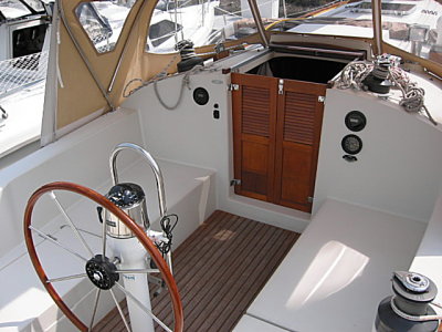 cockpit,  companionway w. hatches