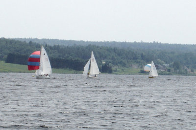 GUIDOUNE and another Cygnus lead a Wayfarer