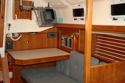 port settee w. nav station