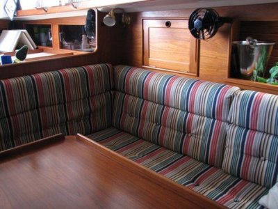 dinette & settee from fwd cabin