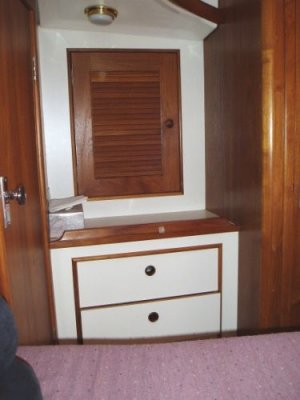 fwd cabin vanity - strbd